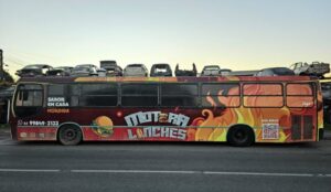 Conheça o ônibus que virou lanchonete e conquistou cidade na Grande Curitiba